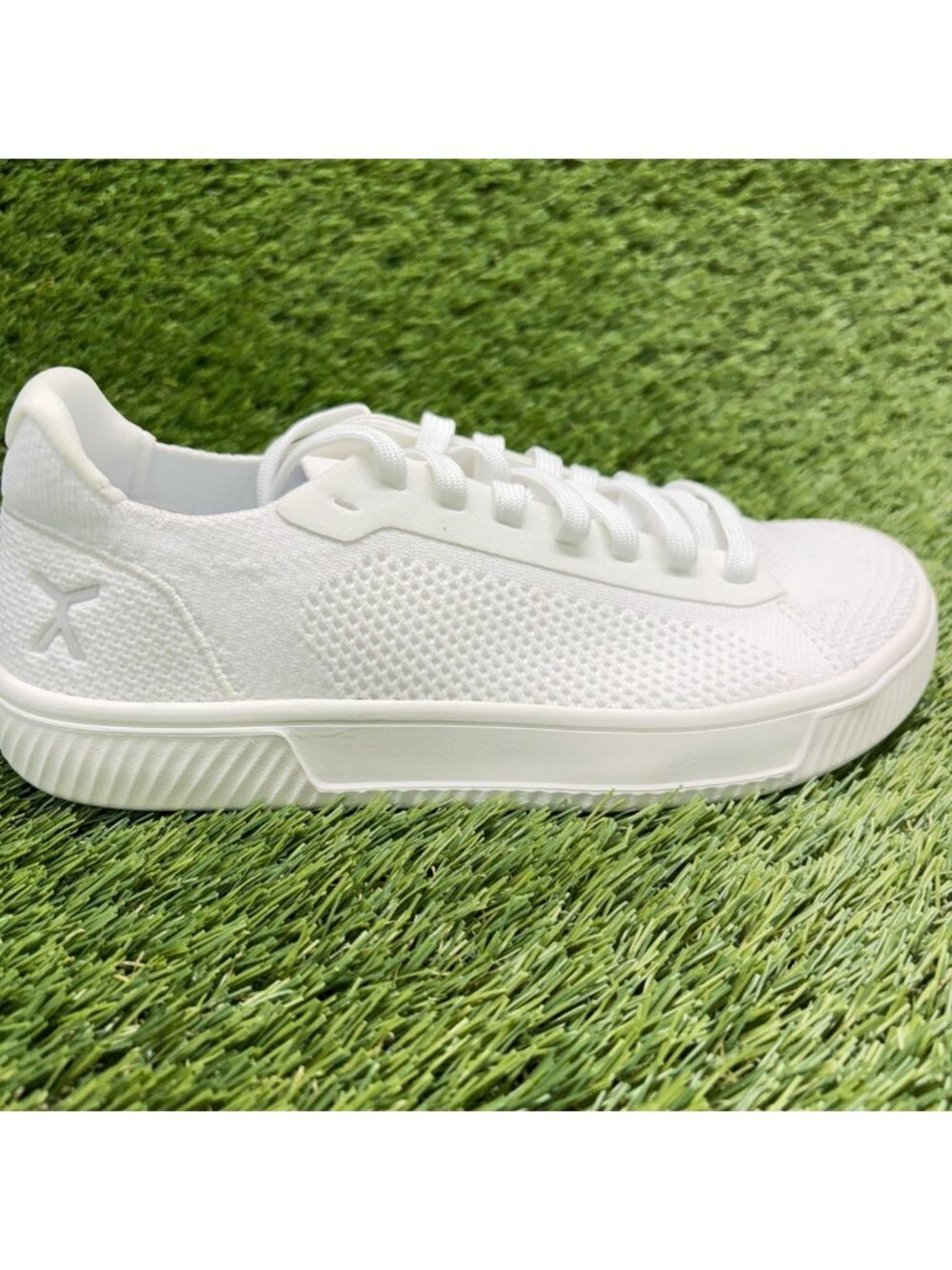 Flux Footwear Adapt Trainer White Womens Size 7 Athletic Knit Shoes Sneakers